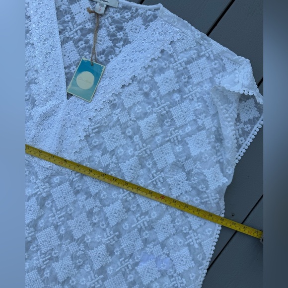 NWT Ella Moon Women's Small White Emboidered with Lace Trim Top Poncho - Picture 7 of 8